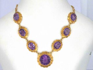 Gouden collier met natuurlijke amethisten