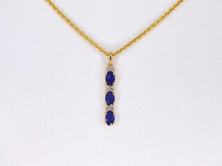 Gouden hanger met diamanten en saffier, excl. ketting