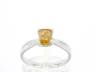 Gouden solitair ring met diamant
