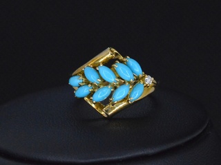 Gouden ring met diamant en blauwe edelsteen