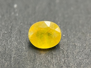 Edelsteen – 3.30 carat natuurlijke gele saffier