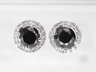 Witgouden diamanten entourage oorbellen met zwarte diamanten