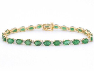 Geelgouden tennisarmband met diamanten en smaragden