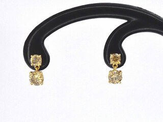 Gouden oorbellen met vier natuurlijke diamanten 1.60 carat
