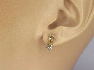 Gouden oorbellen met vier natuurlijke diamanten 1.60 carat