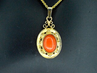 Gouden hanger met bloedkoraal, excl. ketting