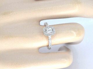 Rosegouden ring met natuurlijke baguette en briljant geslepen diamante