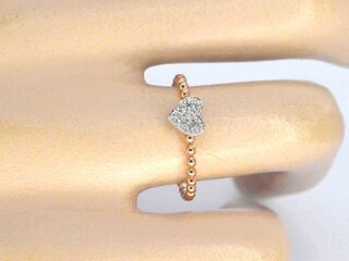 Rosegouden ring met een hartje vol gezet met diamanten