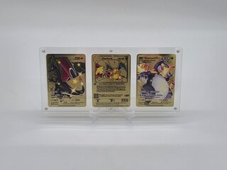 Metalen Charizard kaarten in luxe acryl display