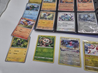 Pokémon kaartencollectie – verzamelmap met sets en losse kaarten (o.a.