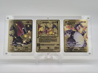 Metalen Charizard kaarten in luxe acryl display