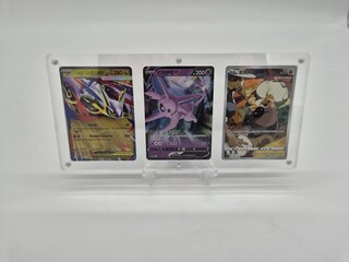 Pokémon kaarten in acryl display met standaard (3 kaarten)