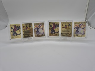 2x Metalen Charizard kaarten in luxe acryl display