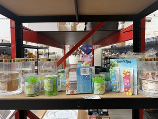 Partij zomerartikelen w.o. ijs cubes, handdoekclips