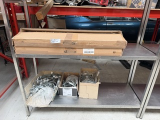 2x Inhoud stellingvak diversen w.o. wandborden en bouwmaterialen
