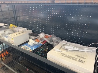 Partij bouwmarkt artikelen w.o. plugbekersifon W.o. Plieger