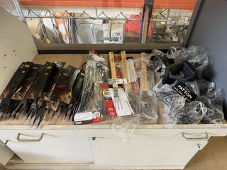 30x BBQ accessoires w.o. vork, schoonmaakborstel W.o. Patton