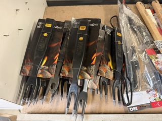 30x BBQ accessoires w.o. vork, schoonmaakborstel W.o. Patton