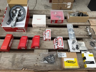 17x Racefiets onderdelen w.o. trapstel, shifter set W.o. SRAM, Mavic