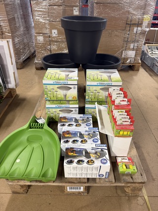 60x Tuinartikelen w.o. tuinverlichting, bloempotten, multifunctionele
