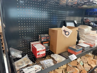 Partij w.o. bouwmarkt artikelen, woonaccessoires W.o. Honeywell, Fisch