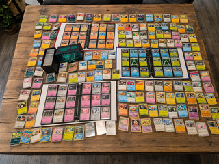 Pokémon collectie met 3 insteekmappen, opbergdoos en losse kaarten (in