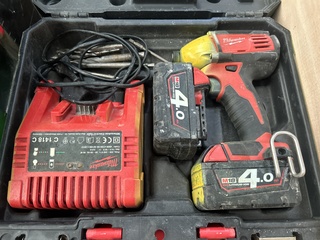 2x Milwaukee accugereedschap, accu’s en lader in koffer