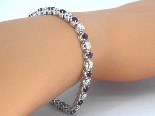 Gouden 18 karaat tennisarmband met natuurlijke diamanten en robijnen