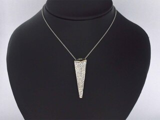 Handgemaakte bi-colour designer hanger met diamant, excl. ketting