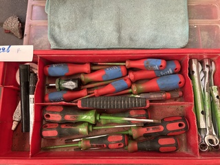 Partij handgereedschap in koffer/krat