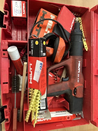 Hilti gereedschap met toebehoren in koffer