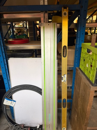 Partij w.o. waterpas, fietsbanden, fietsparkeerbeugels W.o. Festool, R