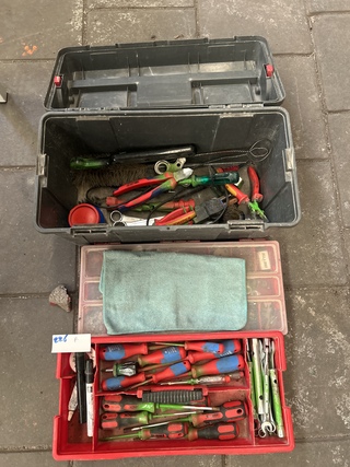 Partij handgereedschap in koffer/krat