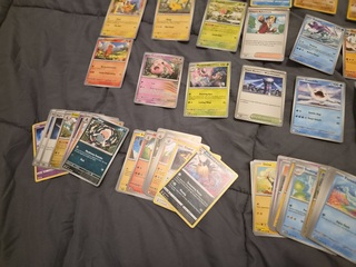 Pokémon verzameling met kaarten, insteekmap, opbergdoos en accessoires