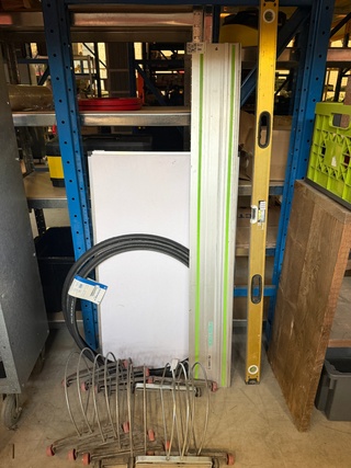 Partij w.o. waterpas, fietsbanden, fietsparkeerbeugels W.o. Festool, R