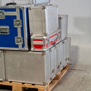 Partij flightcases met inhoud