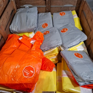 Partij kunststof overalls