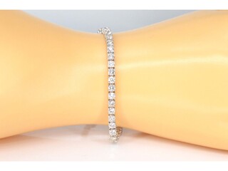 Witgouden tennisarmband met 8.00 carat briljant geslepen diamanten