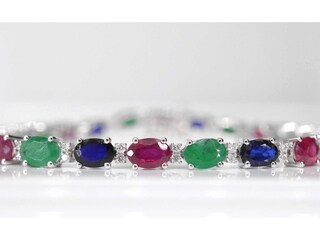 Witgouden tennisarmband met diamanten, saffier, robijn en smaragd
