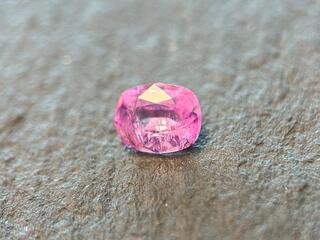 Roze saffier – 1.34 carat natuurlijke roze saffier