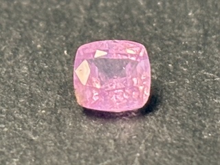 Saffier – 0.88 carat natuurlijke roze saffier