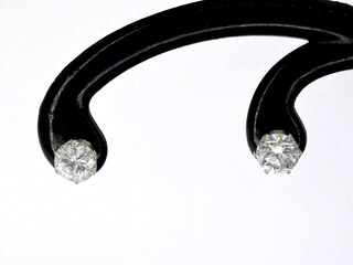 Solitair diamanten oorbellen met goud en platina