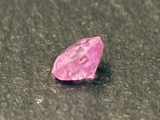 Saffier – 0.88 carat natuurlijke roze saffier