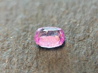 Roze saffier – 1.34 carat natuurlijke roze saffier