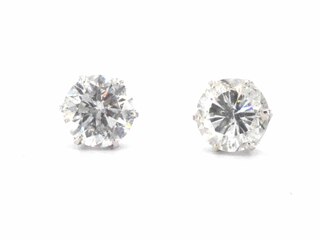 Solitair diamanten oorbellen met goud en platina