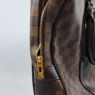 Aktetas, Louis Vuitton