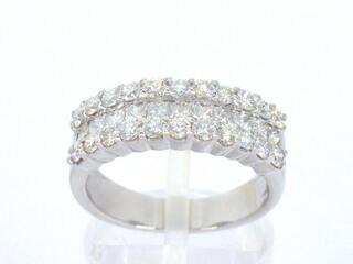 Rijring met prinses en briljant geslepen diamanten