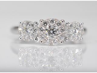 Ring met drie chatons van diamanten 0.75 carat