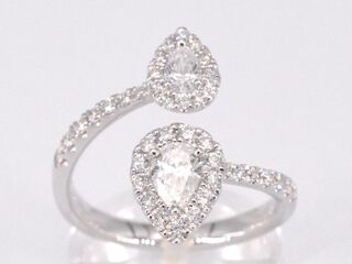 Witgouden rijring met pearshape en Briljant geslepen diamanten 1.25 ca