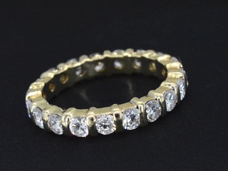 Gouden alliance ring met diamanten